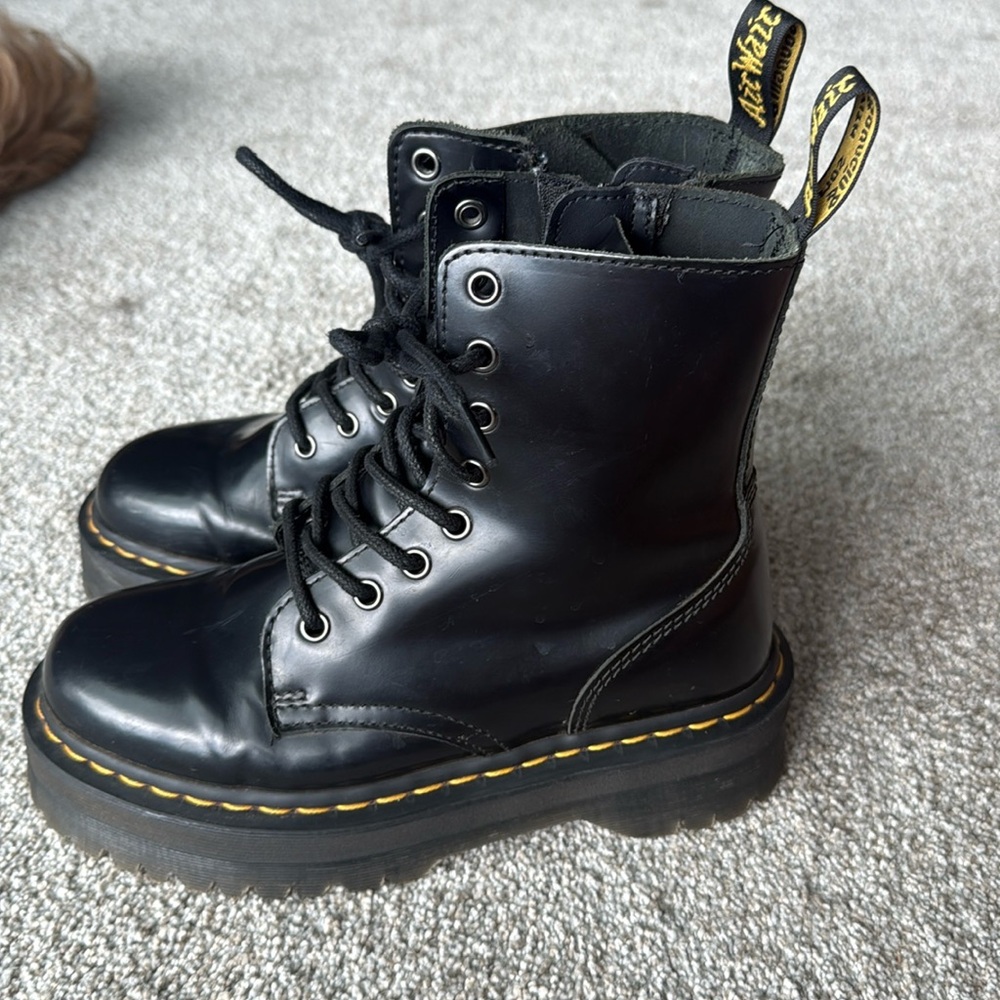 Dr. Marten's Jadon Boot Smooth Leather Platforms l Size 7